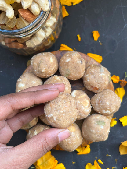 Desi Ghee Aata Gond Ladoo | देसी घी के आटा लड्डू - Nani ka PITARA